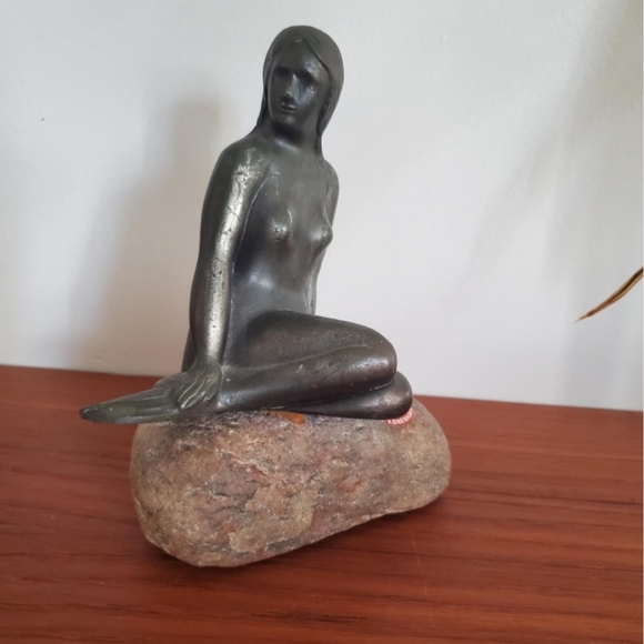 Kobenhavn historic little Mermaid Bronze Statue on stone - Picture 3 of 4